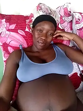 Snapshot of BeautyQueenX22 chatting on 03.12.26 BeautyQueenX22 online show from 03.12.26