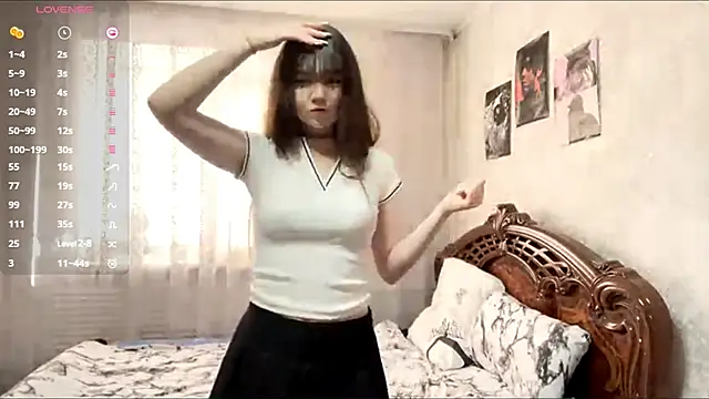 Snapshot of Pikmigirl18 chatting on 10.26.25 Pikmigirl18 online show from 10.26.25