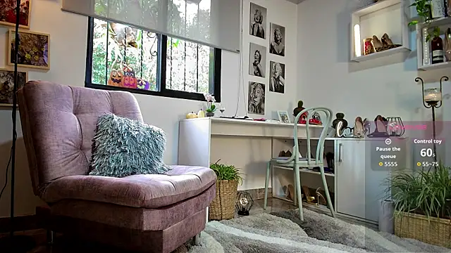 Snapshot of mrs_edha chatting on 10.29.25 mrs edha online show from 10.29.25