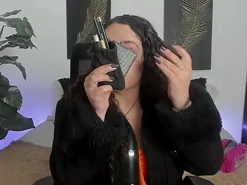 Snapshot of RubyStrong chatting on 11.13.25 RubyStrong online show from 11.13.25