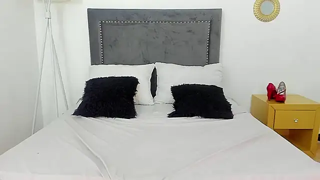 Snapshot of RubyStrong chatting on 01.05.26 RubyStrong online show from 01.05.26