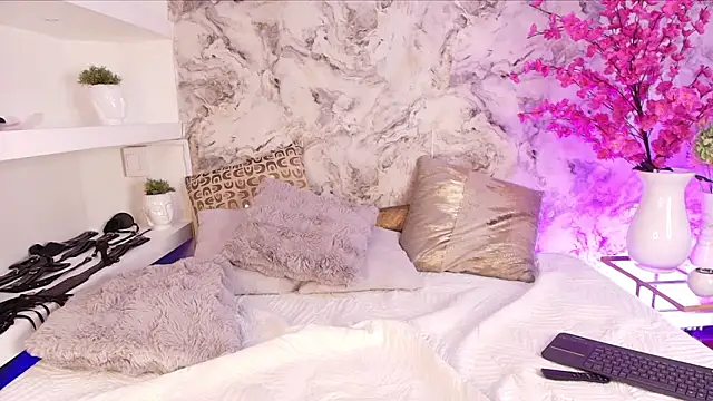 Snapshot of Alana_sinclaire chatting on 09.10.25 Alana sinclaire online show from 09.10.25