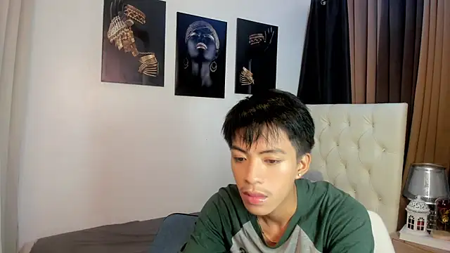 Snapshot of KentAivan chatting on 09.23.25 KentAivan online show from 09.23.25