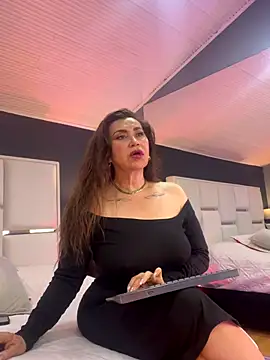 Snapshot of Samantha_Milf__ chatting on 10.11.25 Samantha Milf online show from 10.11.25