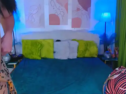 Snapshot of Alluring_Carmela chatting on 12.18.25 Alluring Carmela online show from 12.18.25