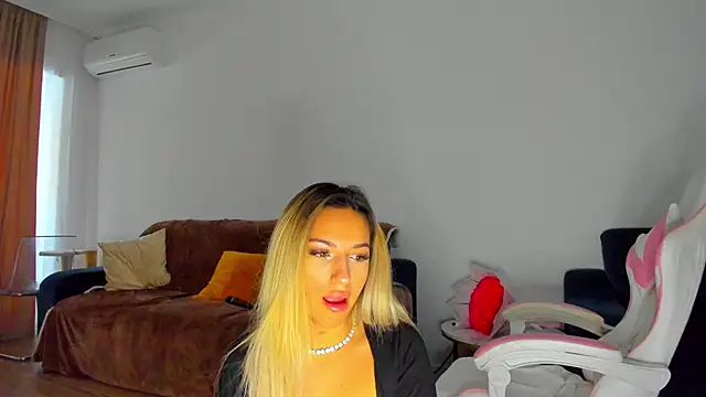 Snapshot of Anya_Belle chatting on 01.11.26 Anya Belle online show from 01.11.26