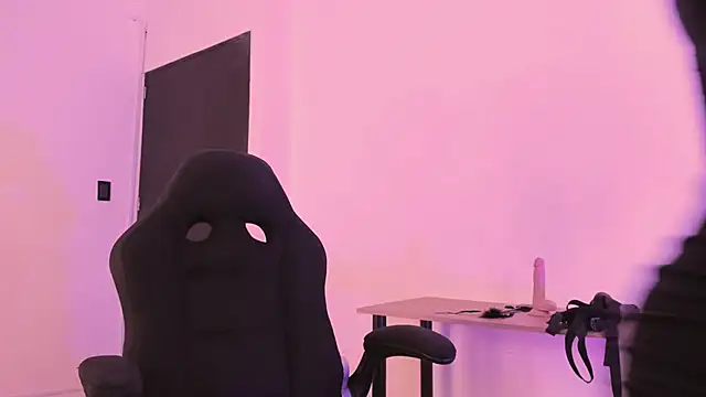 AnnaraLein online show from 10.22.25