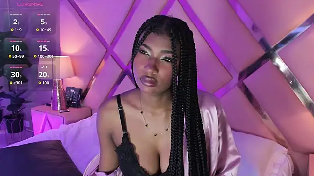 Snapshot of SophiaBloss chatting on 10.28.25 SophiaBloss online show from 10.28.25