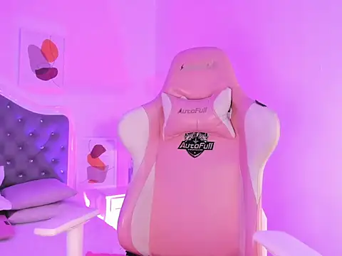 Snapshot of _Sharloth_ chatting on 09.13.25 Sharloth online show from 09.13.25