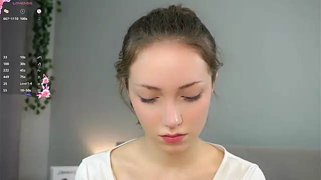 Snapshot of ZeniaBolich chatting on 11.11.25 ZeniaBolich online show from 11.11.25