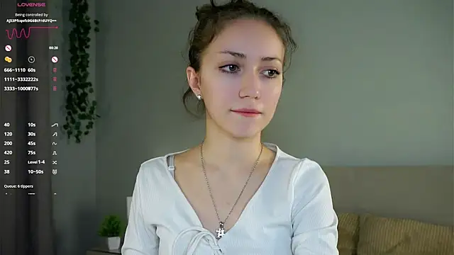 Snapshot of ZeniaBolich chatting on 11.29.25 ZeniaBolich online show from 11.29.25