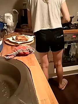 Snapshot of NiceBadgera chatting on 09.13.25 NiceBadgera online show from 09.13.25