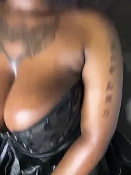 Snapshot of QUEEN_NOBUHLE_777 chatting on 11.05.25 QUEEN NOBUHLE 777 online show from 11.05.25