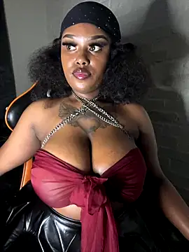 Snapshot of QUEEN_NOBUHLE_777 chatting on 11.26.25 QUEEN NOBUHLE 777 online show from 11.26.25