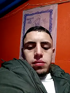 Snapshot of 1C2AM22 chatting on 09.18.25 1C2AM22 online show from 09.18.25