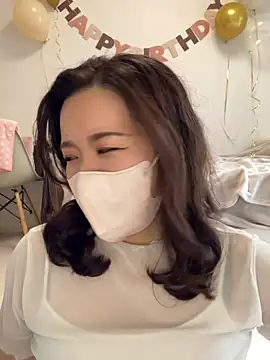 Snapshot of NATSUMI00 chatting on 10.08.25 NATSUMI00 online show from 10.08.25