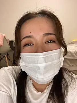 Snapshot of NATSUMI00 chatting on 10.15.25 NATSUMI00 online show from 10.15.25