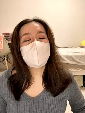 Snapshot of NATSUMI00 chatting on 10.24.25 NATSUMI00 online show from 10.24.25