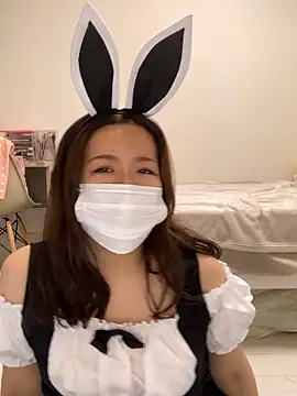 Snapshot of NATSUMI00 chatting on 10.31.25 NATSUMI00 online show from 10.31.25