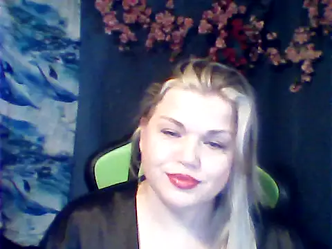 Snapshot of Nayvessa chatting on 11.03.25 Nayvessa online show from 11.03.25