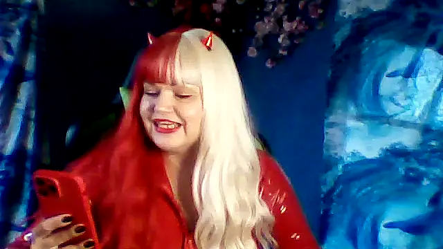 Snapshot of Nayvessa chatting on 11.05.25 Nayvessa online show from 11.05.25