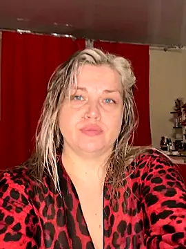 Snapshot of Nayvessa chatting on 11.08.25 Nayvessa online show from 11.08.25