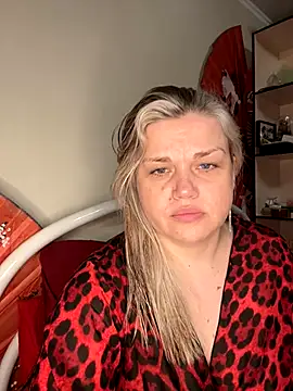 Snapshot of Nayvessa chatting on 11.16.25 Nayvessa online show from 11.16.25