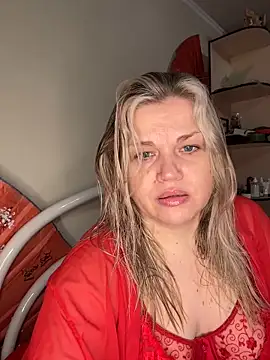 Snapshot of Nayvessa chatting on 11.18.25 Nayvessa online show from 11.18.25