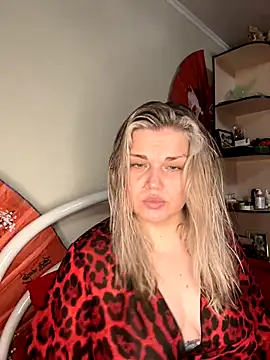 Snapshot of Nayvessa chatting on 11.24.25 Nayvessa online show from 11.24.25