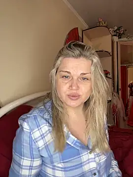 Snapshot of Nayvessa chatting on 11.29.25 Nayvessa online show from 11.29.25