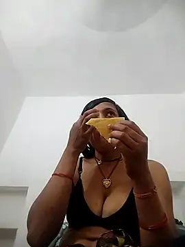 Snapshot of Sonam_shinde chatting on 05.22.26 Sonam shinde online show from 05.22.26