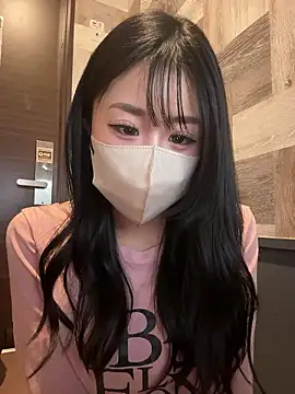 Snapshot of Ema-- chatting on 10.04.25 Ema-- online show from 10.04.25