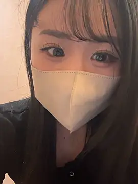 Snapshot of Ema-- chatting on 10.06.25 Ema-- online show from 10.06.25