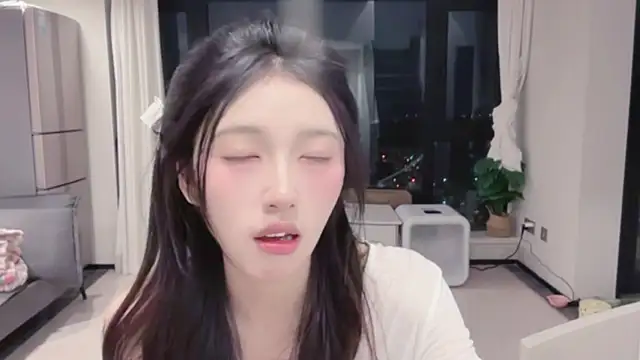 Snapshot of ZhaoZhao-ZM chatting on 11.16.25 ZhaoZhao-ZM online show from 11.16.25