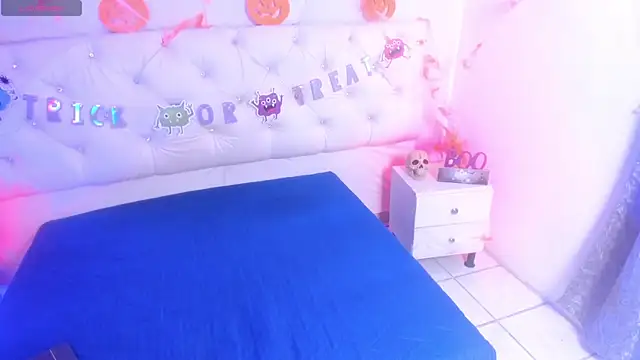 Snapshot of Ambeer_fox_ chatting on 10.30.25 Ambeer fox online show from 10.30.25