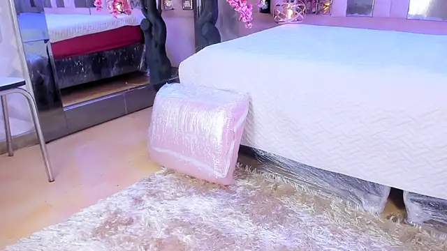 Snapshot of BizzyNoar chatting on 09.20.25 BizzyNoar online show from 09.20.25