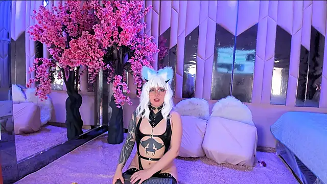 Snapshot of BizzyNoar chatting on 10.18.25 BizzyNoar online show from 10.18.25