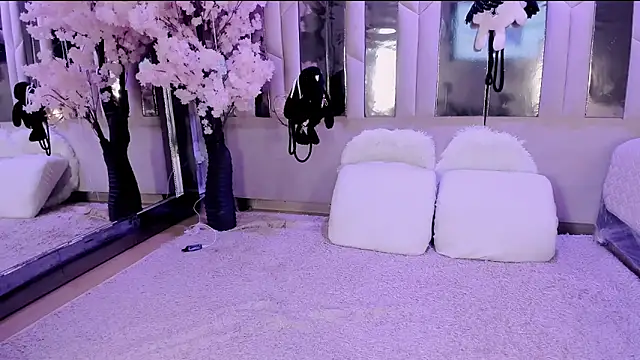 Snapshot of BizzyNoar chatting on 11.12.25 BizzyNoar online show from 11.12.25