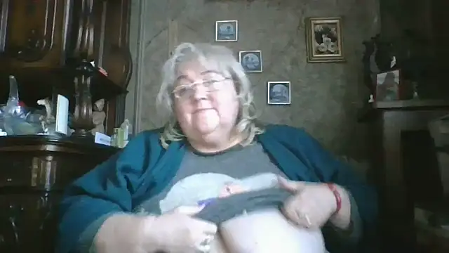 Snapshot of Lala-Love56 chatting on 10.27.25 Lala-Love56 online show from 10.27.25