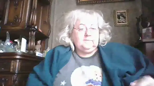 Snapshot of Lala-Love56 chatting on 10.31.25 Lala-Love56 online show from 10.31.25