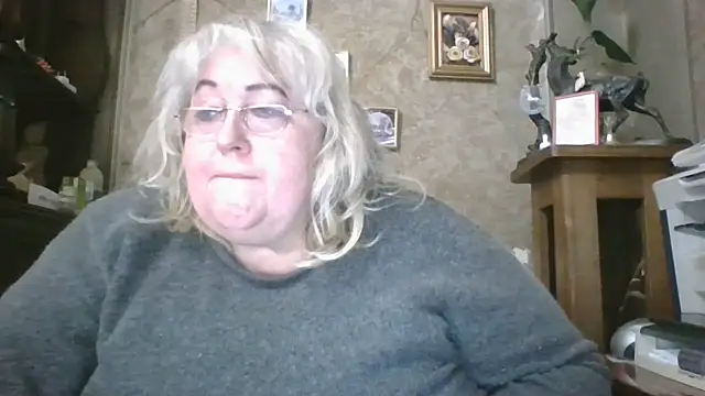 Snapshot of Lala-Love56 chatting on 12.13.25 Lala-Love56 online show from 12.13.25