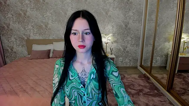 Snapshot of VioletHarme chatting on 04.12.26 VioletHarme online show from 04.12.26