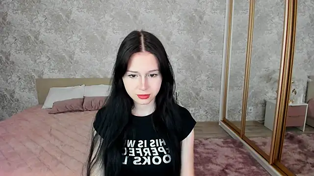 Snapshot of VioletHarme chatting on 04.20.26 VioletHarme online show from 04.20.26