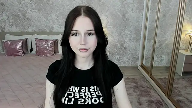 Snapshot of VioletHarme chatting on 05.24.26 VioletHarme online show from 05.24.26