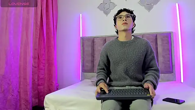 Snapshot of 0anonimo_bottom1 chatting on 09.15.25 0anonimo bottom1 online show from 09.15.25