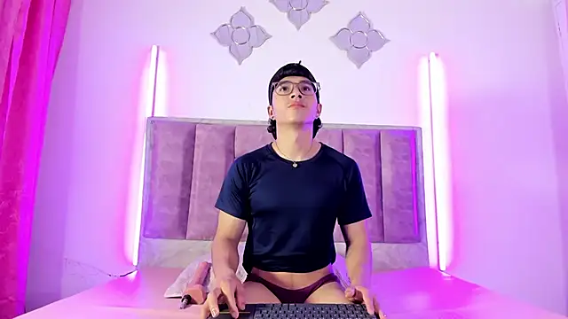 Snapshot of 0anonimo_bottom1 chatting on 09.16.25 0anonimo bottom1 online show from 09.16.25