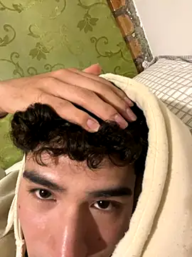 Snapshot of 0anonimo_bottom1 chatting on 10.29.25 0anonimo bottom1 online show from 10.29.25