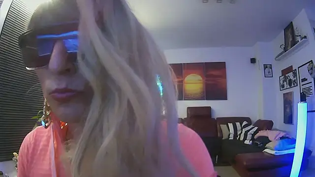 hellgirl1980 online show from 10.28.25