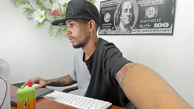 Snapshot of carl_jhonson821 chatting on 11.01.25 carl jhonson821 online show from 11.01.25