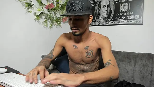 Snapshot of carl_jhonson821 chatting on 11.08.25 carl jhonson821 online show from 11.08.25